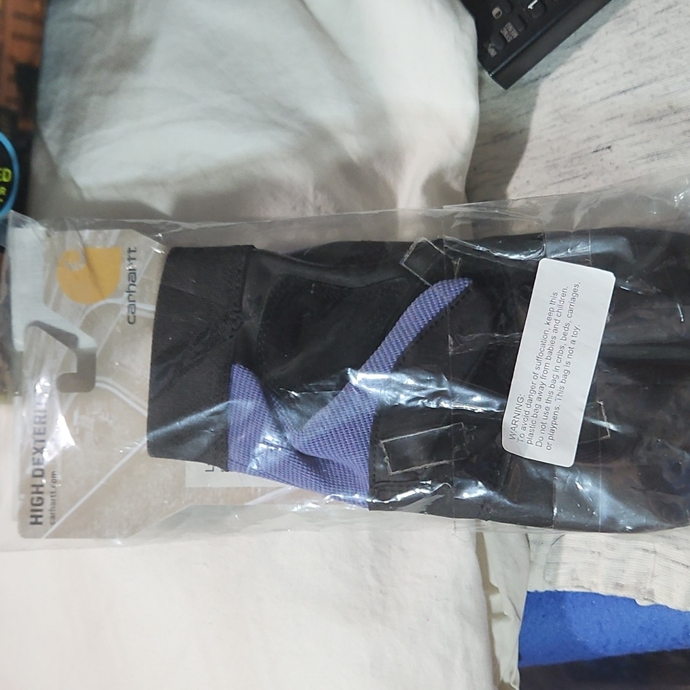 Gloves - Picture 2 of 2